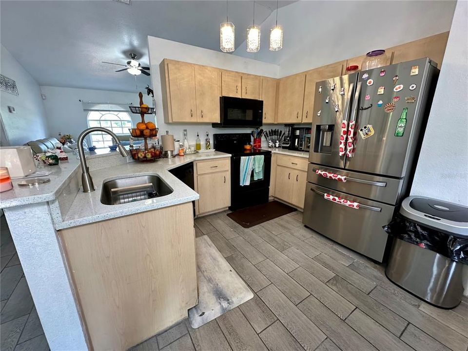 For Sale: $275,000 (3 beds, 2 baths, 1190 Square Feet)