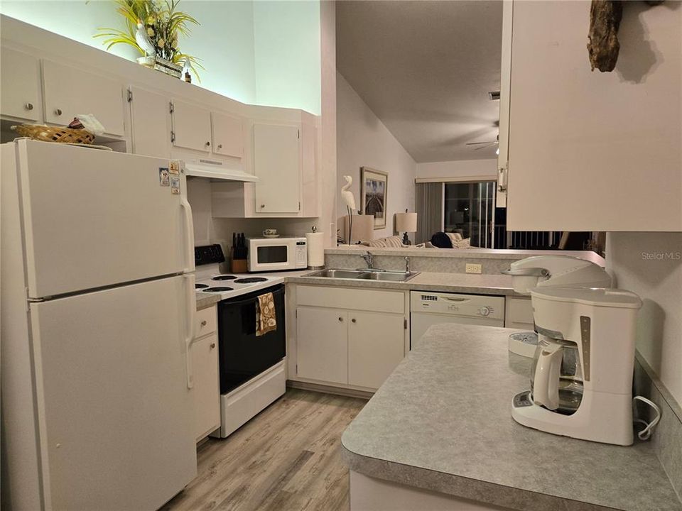 For Sale: $229,900 (2 beds, 2 baths, 1145 Square Feet)