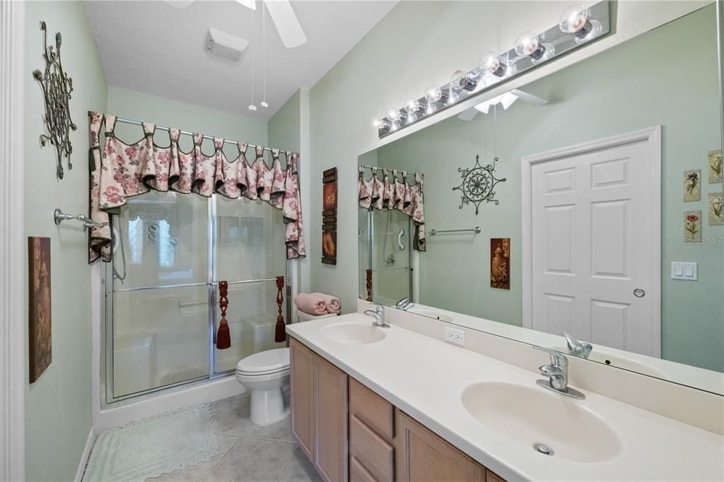 待售: $329,900 (2 贝兹, 2 浴室, 1452 平方英尺)