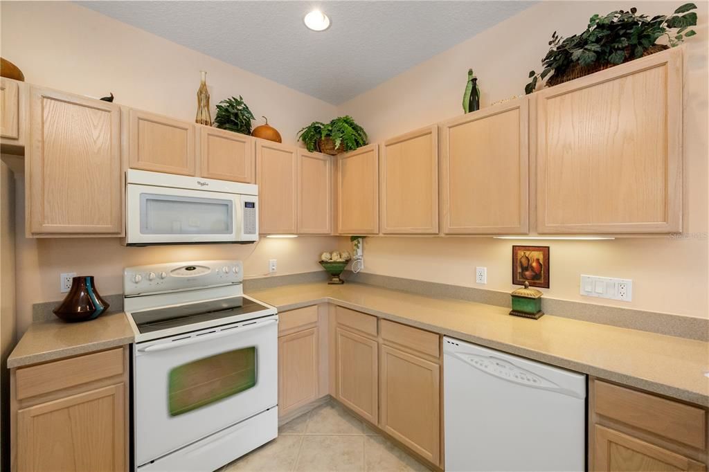 For Sale: $329,900 (2 beds, 2 baths, 1452 Square Feet)