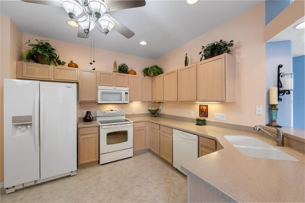 For Sale: $329,900 (2 beds, 2 baths, 1452 Square Feet)