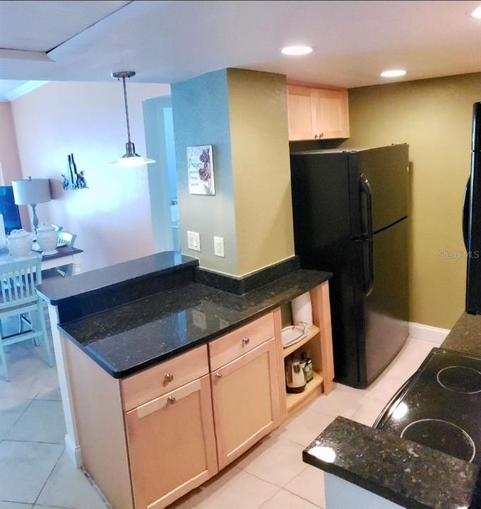 For Sale: $519,800 (1 beds, 1 baths, 707 Square Feet)