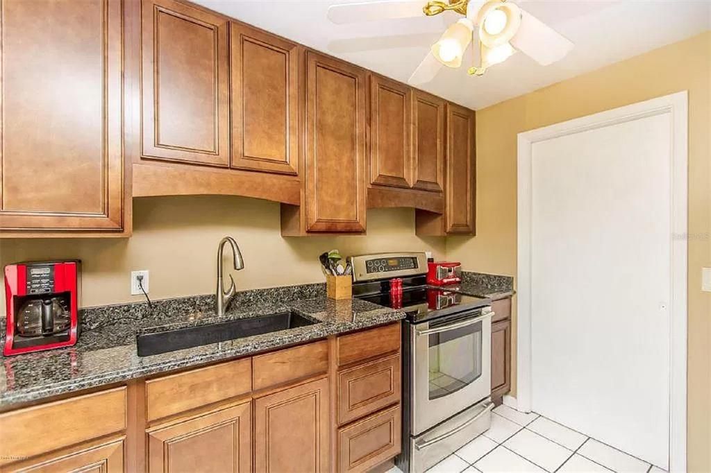 For Sale: $289,000 (3 beds, 1 baths, 1372 Square Feet)