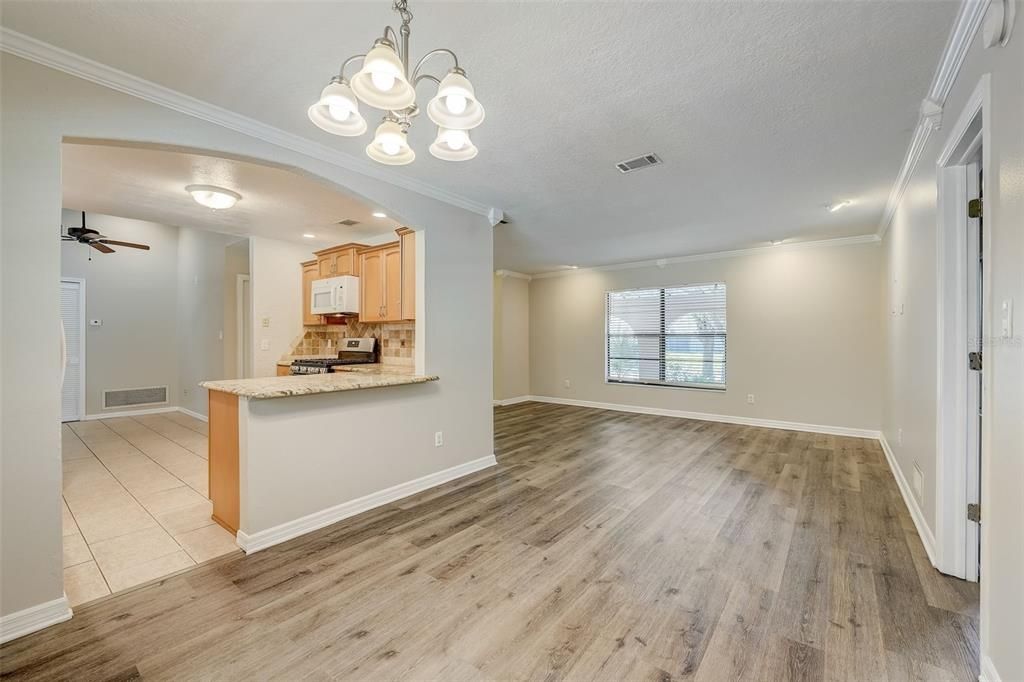 Recently Sold: $350,000 (3 beds, 2 baths, 1646 Square Feet)