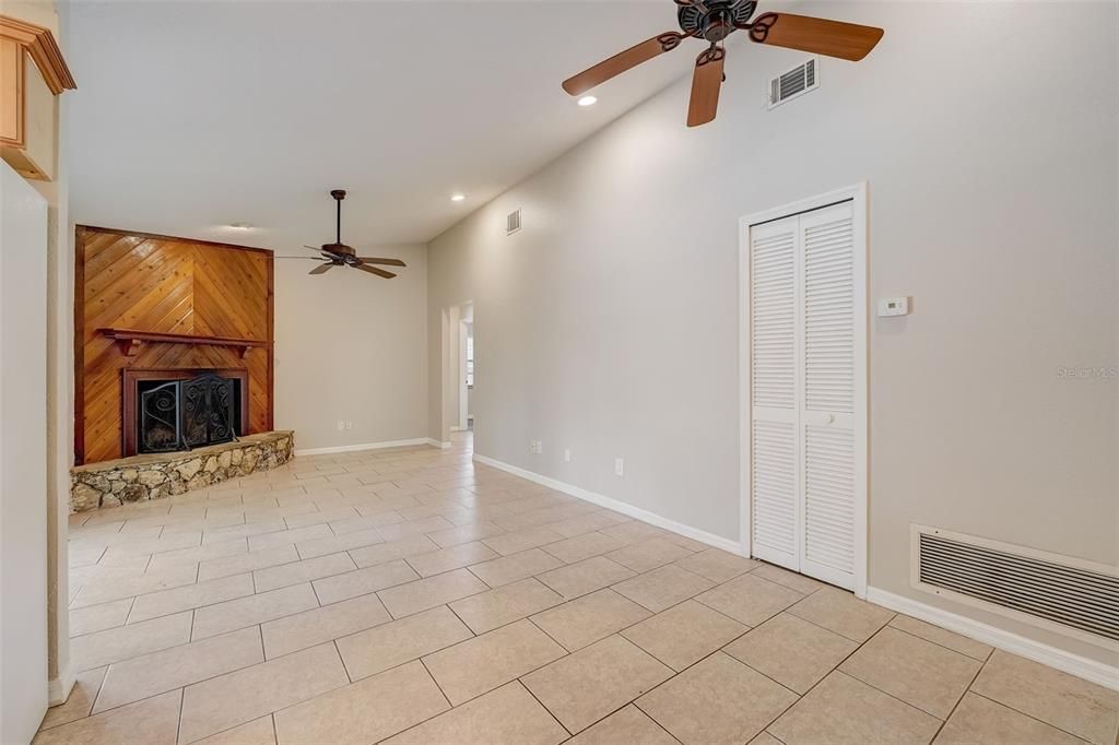 Active With Contract: $350,000 (3 beds, 2 baths, 1646 Square Feet)