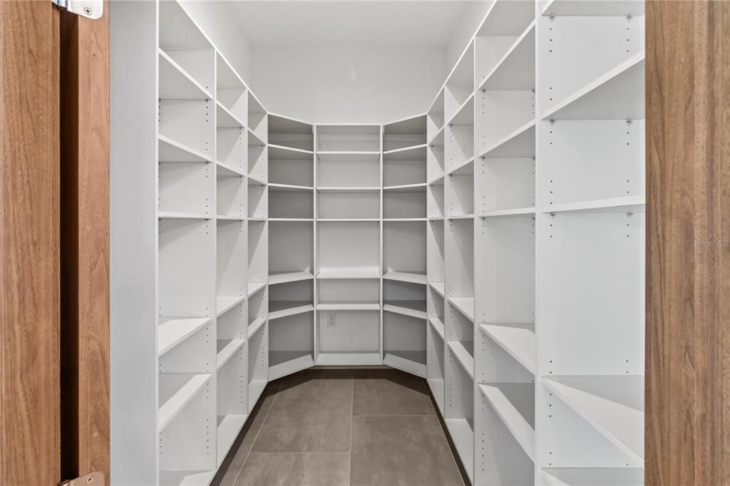 WALK-IN PANTRY