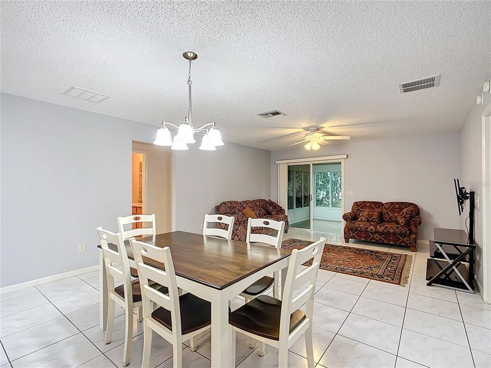 For Sale: $300,000 (3 beds, 2 baths, 1240 Square Feet)
