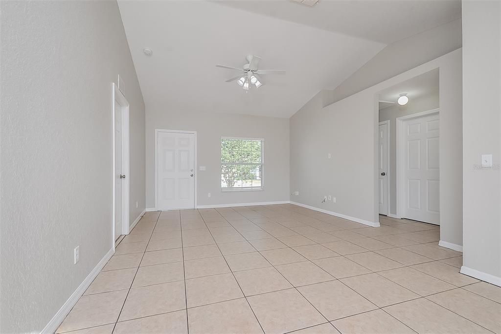 Active With Contract: $1,670 (3 beds, 2 baths, 1092 Square Feet)