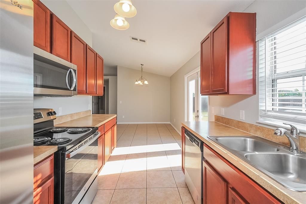 Active With Contract: $1,670 (3 beds, 2 baths, 1092 Square Feet)