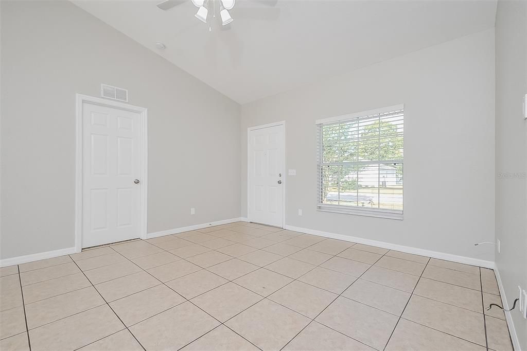 Active With Contract: $1,670 (3 beds, 2 baths, 1092 Square Feet)