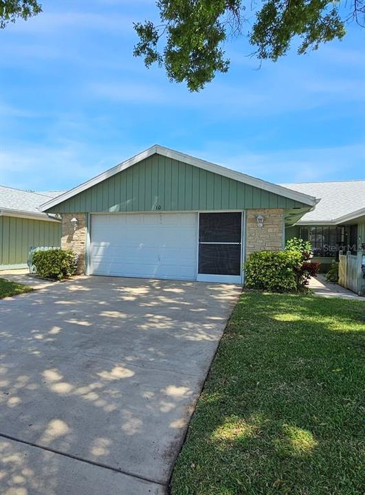 Active With Contract: $289,000 (2 beds, 2 baths, 1266 Square Feet)