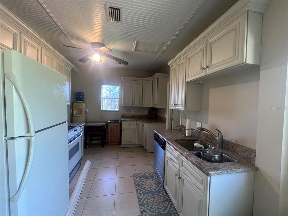 For Sale: $180,000 (2 beds, 2 baths, 1213 Square Feet)