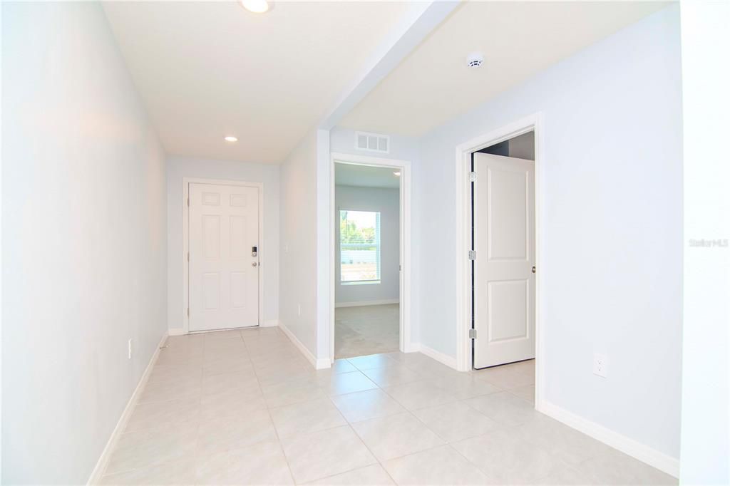 Active With Contract: $329,900 (3 beds, 2 baths, 1405 Square Feet)
