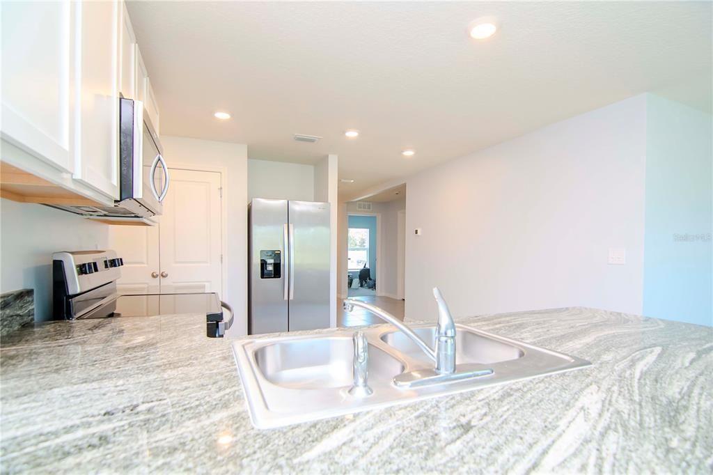 For Sale: $329,900 (3 beds, 2 baths, 1405 Square Feet)