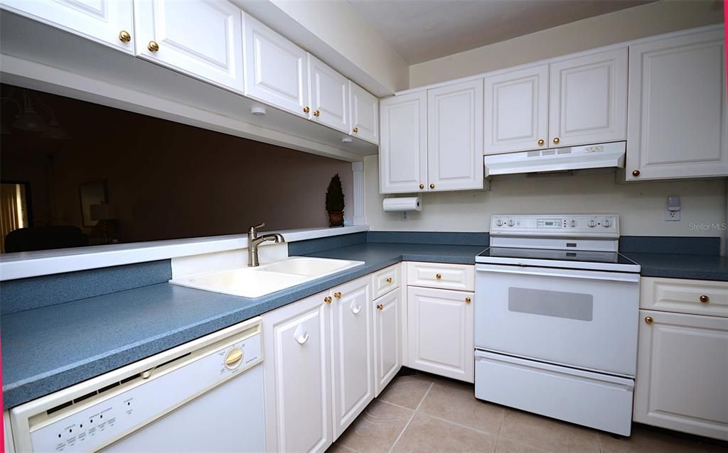 For Sale: $259,900 (2 beds, 2 baths, 1092 Square Feet)