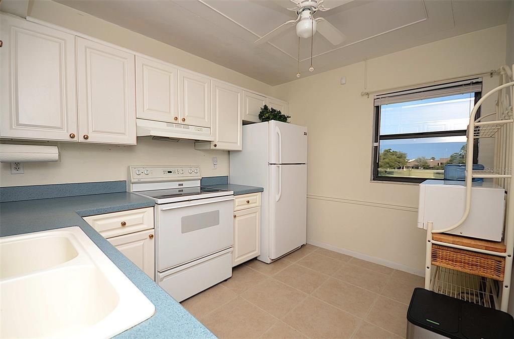 For Sale: $269,500 (2 beds, 2 baths, 1092 Square Feet)