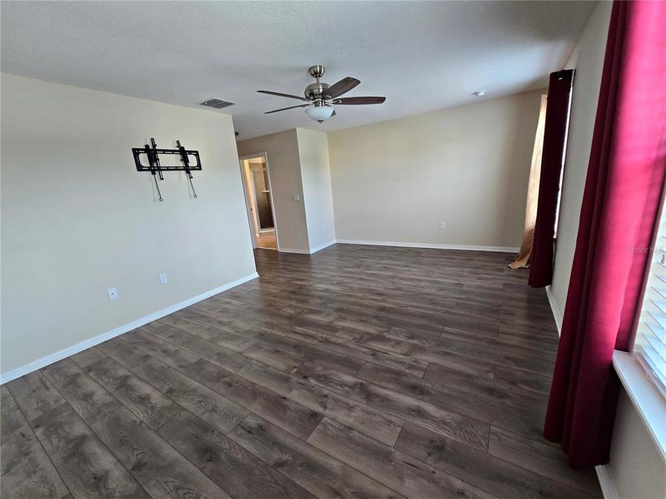 For Sale: $379,900 (3 beds, 2 baths, 1963 Square Feet)