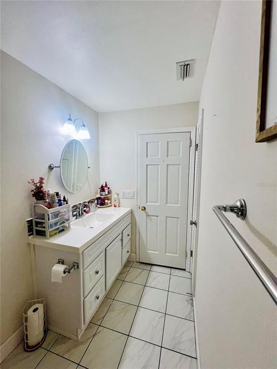 For Sale: $237,000 (2 beds, 2 baths, 974 Square Feet)