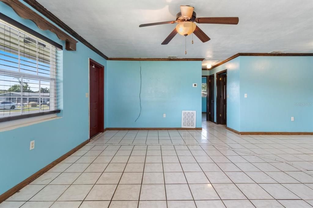 For Sale: $227,500 (3 beds, 1 baths, 1376 Square Feet)
