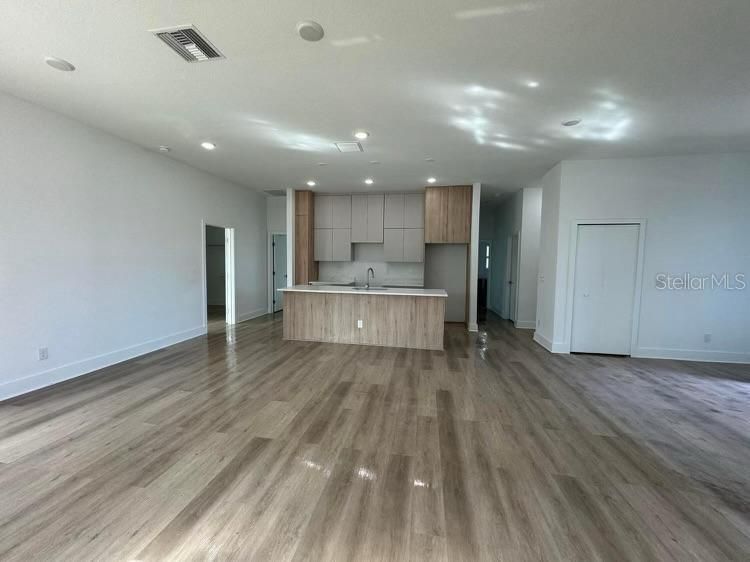 For Rent: $2,900 (3 beds, 3 baths, 1682 Square Feet)