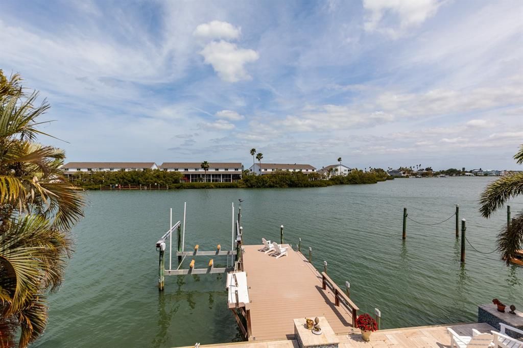 Active With Contract: $1,590,000 (4 beds, 3 baths, 2476 Square Feet)