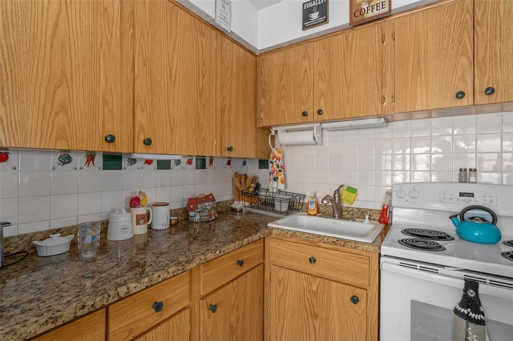 For Sale: $350,000 (2 beds, 2 baths, 1099 Square Feet)