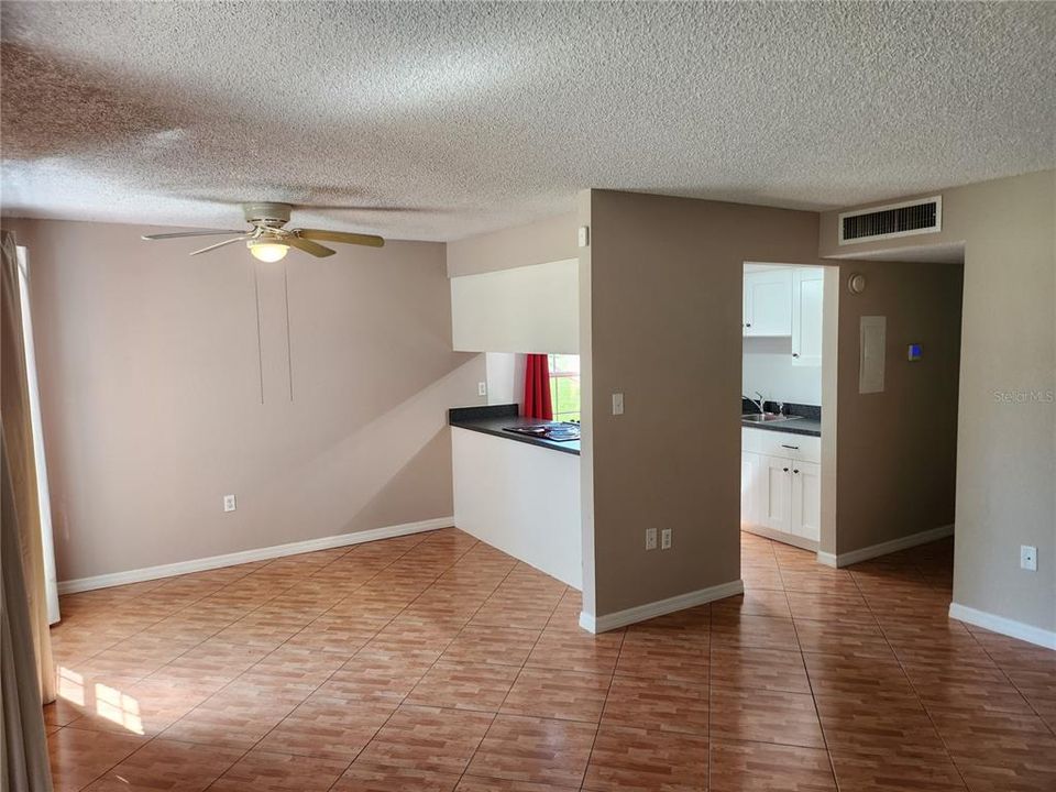 Active With Contract: $1,425 (1 beds, 1 baths, 630 Square Feet)