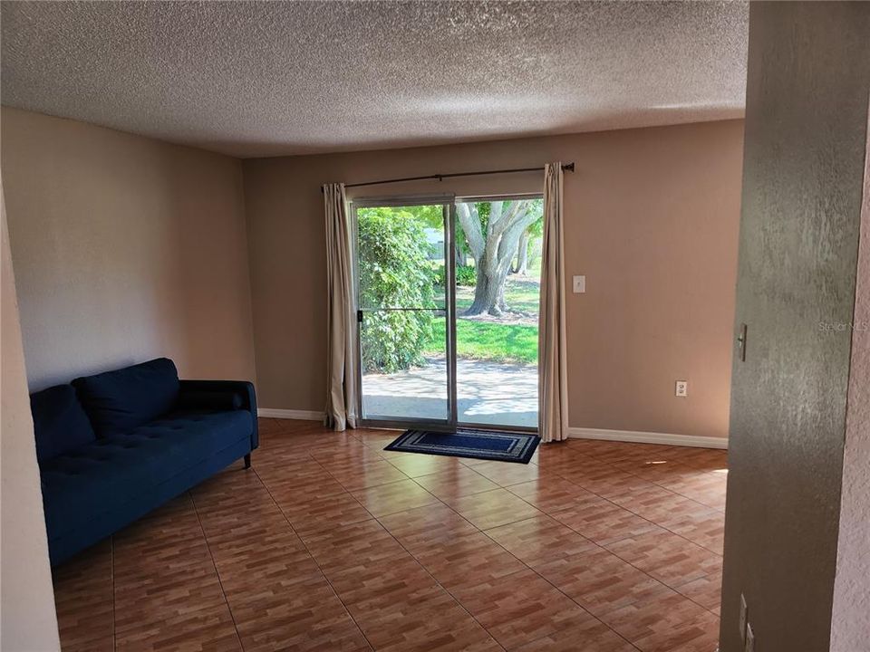 Active With Contract: $1,425 (1 beds, 1 baths, 630 Square Feet)