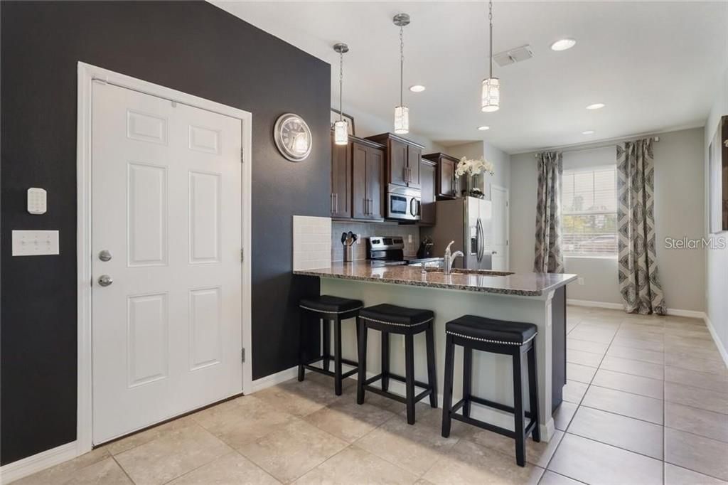 For Sale: $399,900 (3 beds, 2 baths, 1714 Square Feet)