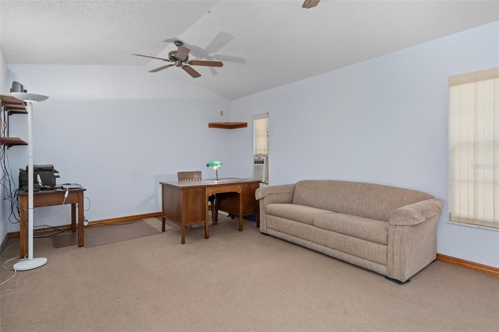 In Law / Office / Bonus room with private entrance