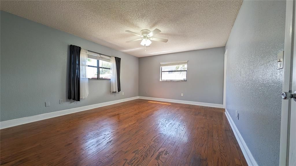For Rent: $2,000 (3 beds, 2 baths, 1724 Square Feet)