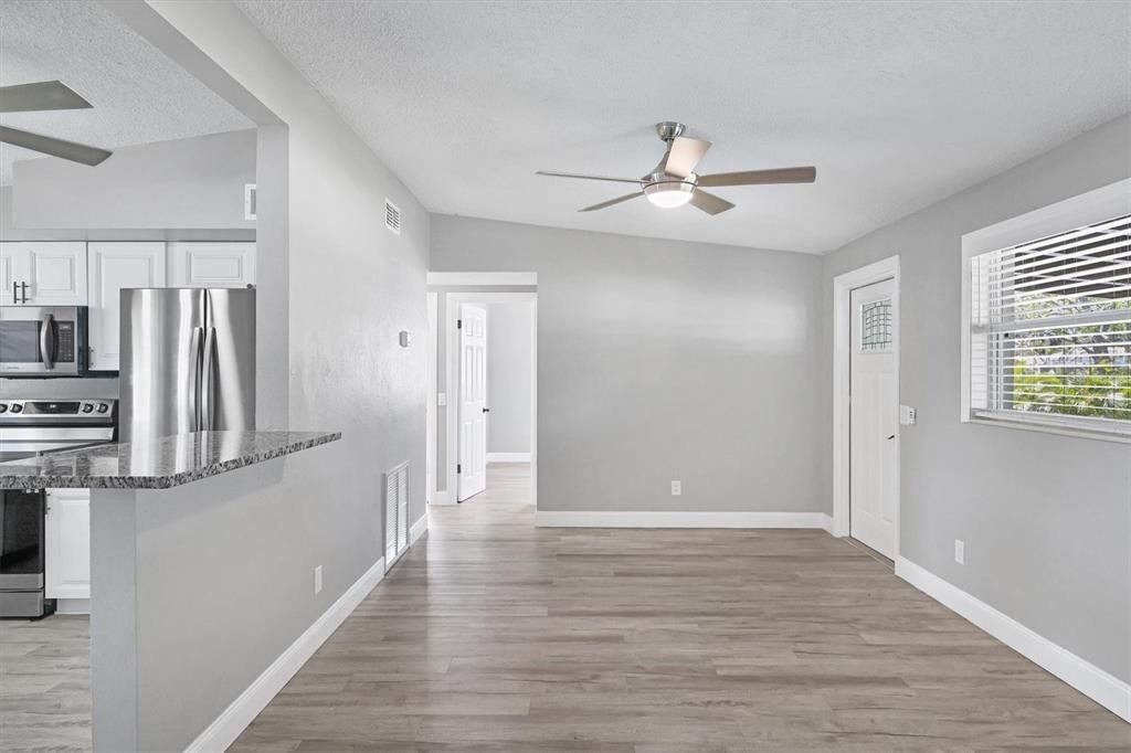 Active With Contract: $310,000 (3 beds, 2 baths, 1097 Square Feet)