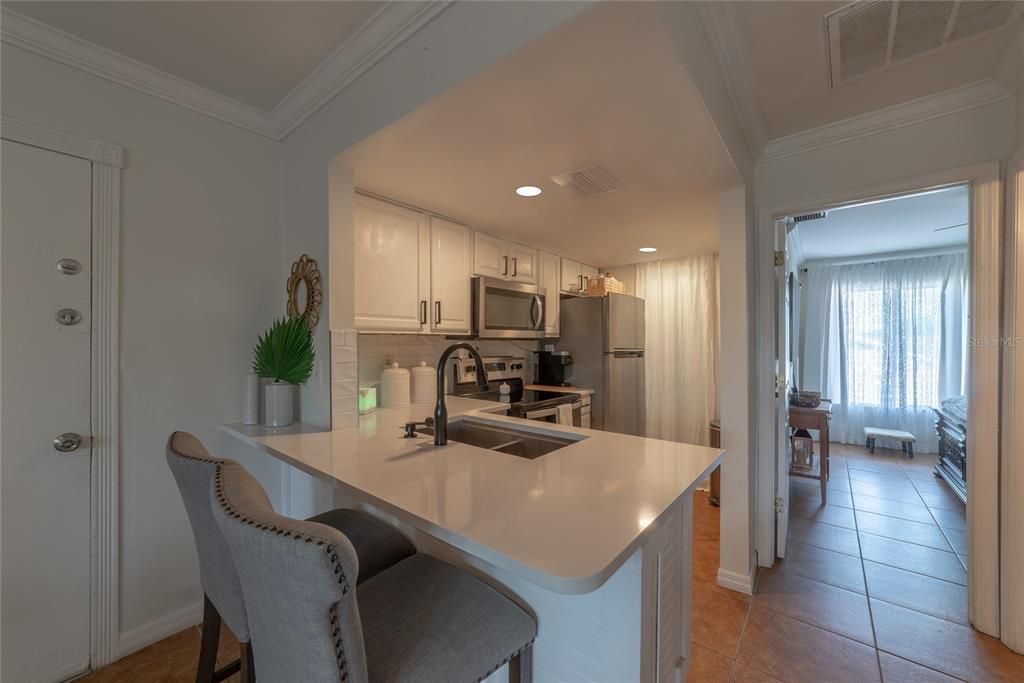 Active With Contract: $120,000 (1 beds, 1 baths, 682 Square Feet)
