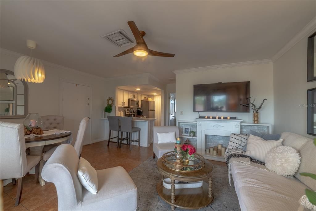 Active With Contract: $120,000 (1 beds, 1 baths, 682 Square Feet)