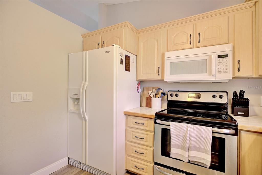 For Sale: $224,000 (2 beds, 1 baths, 1078 Square Feet)
