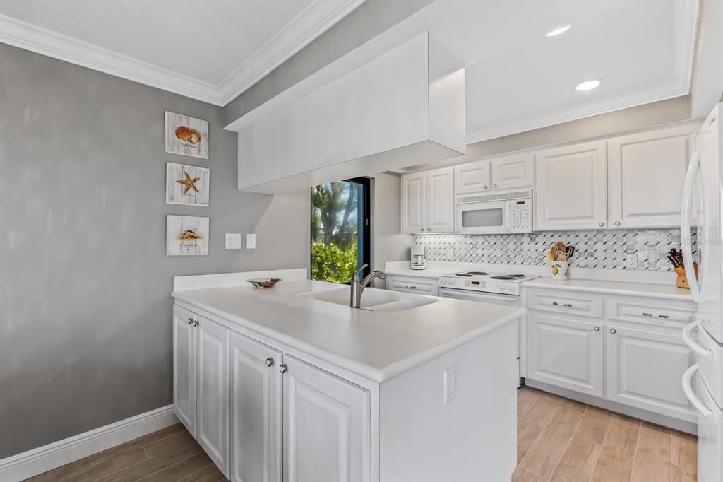 For Sale: $2,225,000 (2 beds, 2 baths, 1412 Square Feet)