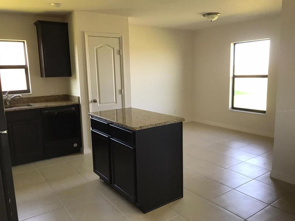 For Sale: $325,000 (3 beds, 2 baths, 1383 Square Feet)