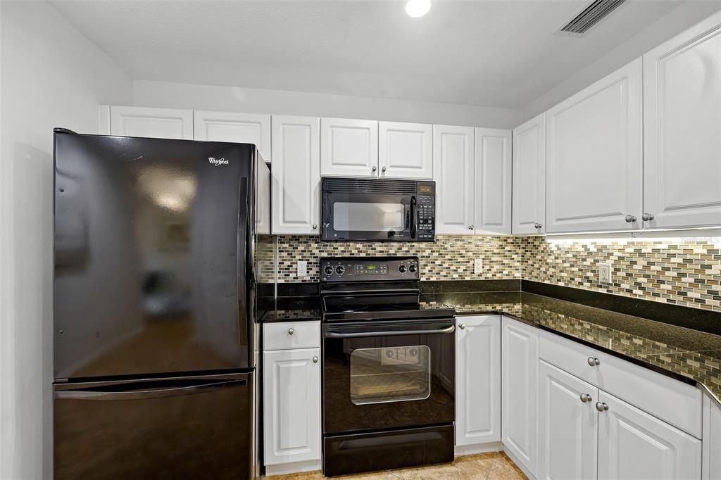 For Sale: $279,000 (2 beds, 2 baths, 1351 Square Feet)