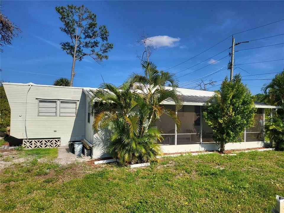 Active With Contract: $114,900 (1 beds, 1 baths, 420 Square Feet)