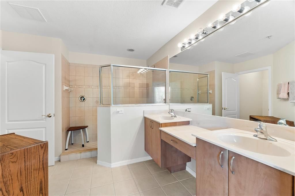 待售: $320,000 (3 贝兹, 2 浴室, 1784 平方英尺)