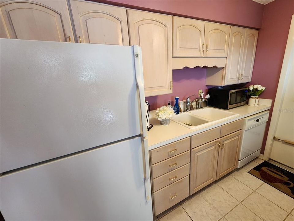 For Sale: $199,900 (2 beds, 2 baths, 1280 Square Feet)