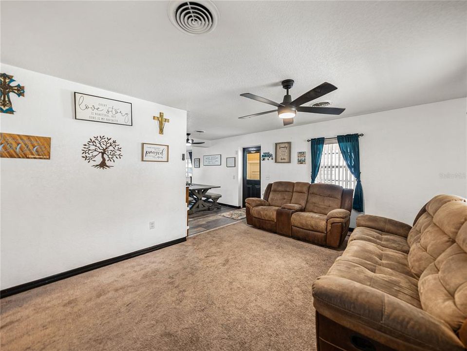 For Sale: $385,000 (4 beds, 2 baths, 1710 Square Feet)