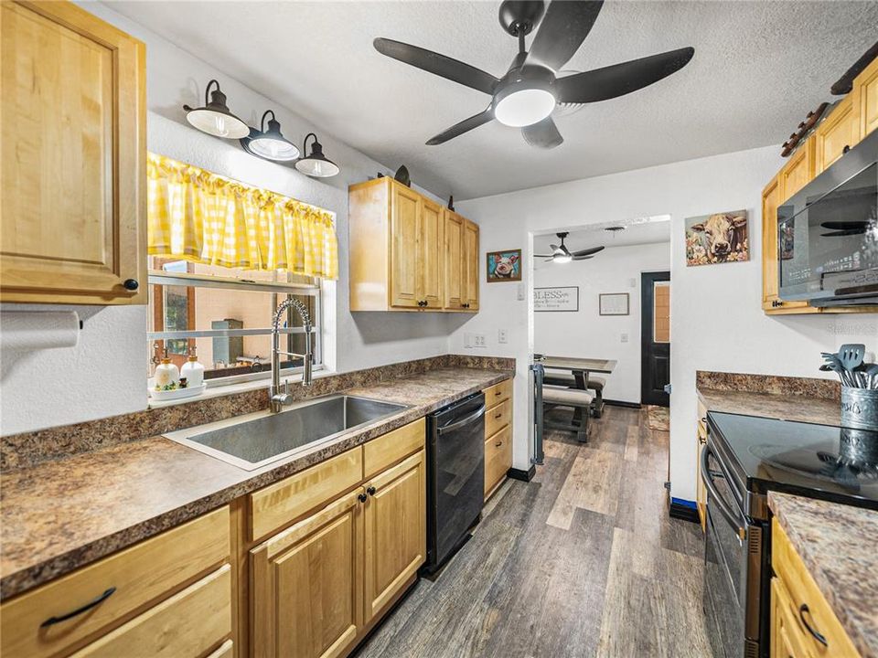 For Sale: $385,000 (4 beds, 2 baths, 1710 Square Feet)