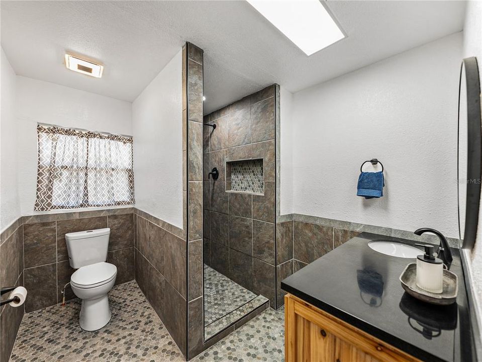 待售: $385,000 (4 贝兹, 2 浴室, 1710 平方英尺)