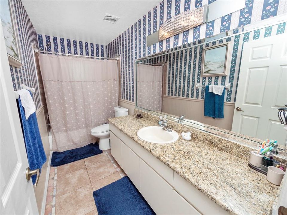 最近售出: $385,000 (4 贝兹, 2 浴室, 2045 平方英尺)