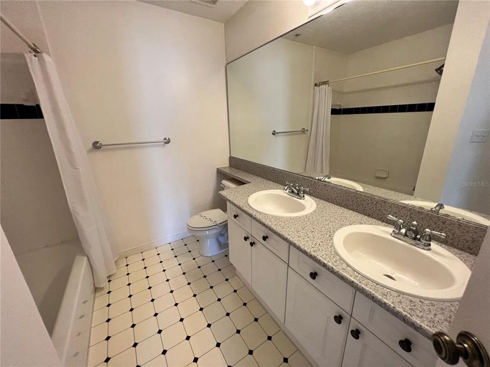 For Sale: $364,999 (2 beds, 2 baths, 1360 Square Feet)