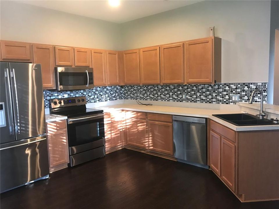 Recently Rented: $2,300 (3 beds, 2 baths, 1549 Square Feet)