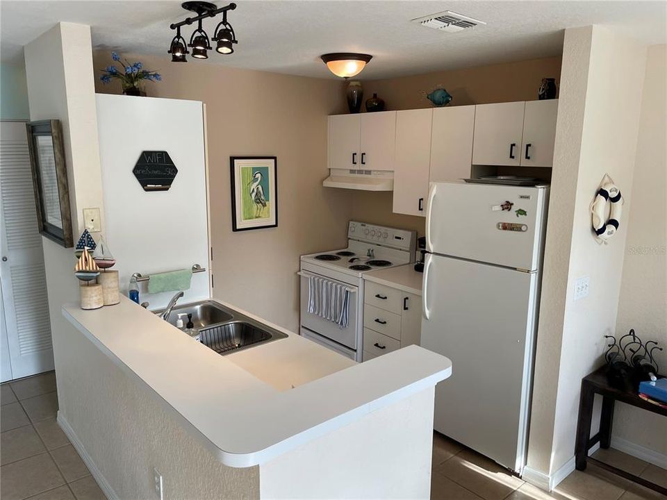 For Sale: $399,900 (2 beds, 2 baths, 1224 Square Feet)