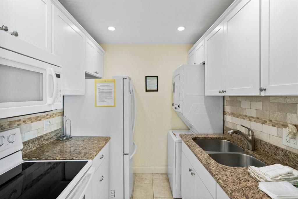 For Sale: $395,500 (1 beds, 1 baths, 430 Square Feet)