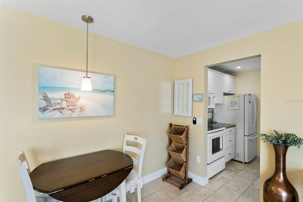 For Sale: $379,900 (1 beds, 1 baths, 430 Square Feet)